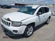 ✅ 2016 Jeep Compass Sport • VIN: 1C4NJCBA6GD704930 • Лот: 42096378. Опубликован ранее на IAAI с пробегом 84 679 миль. Бесплатный доступ к архиву аукционных продаж из США и подробный отчёт об истории автомобиля на DreamBid. Изображение 2.