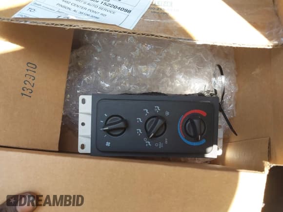 ✅ 2000 Dodge Dakota Sport • VIN: 1B7GG2AN2YS636449 • Lot: 42154548. Wystawiony na IAAI z przebiegiem 186 126 mil. Bezpłatny archiwum sprzedaży aukcyjnych z USA i szczegółowy raport historii pojazdu na DreamBid. Zdjęcie 13.