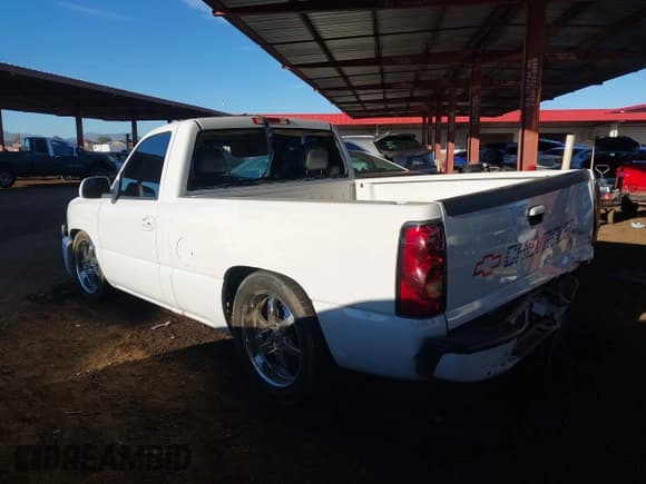 ✅ 2005 Chevrolet Silverado 1500 Work Truck • VIN: 1GCEC14X85Z102997 • Лот: 43867790. Опубликован ранее на IAAI с пробегом Не указан. Бесплатный доступ к архиву аукционных продаж из США и подробный отчёт об истории автомобиля на DreamBid. Изображение 3.