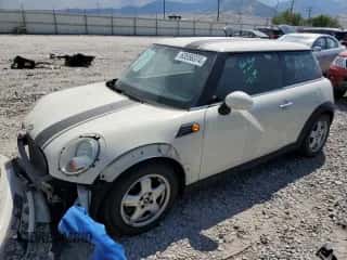2009 MINI Hardtop with VIN WMWMF33539TT69081, listed as a Copart auction lot 58087205 with 106,470 mi miles and Salvage title. Bid and sale history available at DreamBid. Image 1.