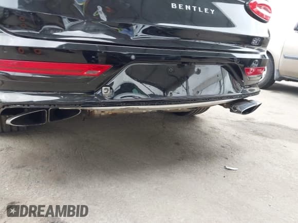 ✅ 2022 Bentley Bentayga V8 • VIN: SJAAM2ZV1NC013849 • Лот: 42176939. Опубликован ранее на IAAI с пробегом 15 292 миль. Бесплатный доступ к архиву аукционных продаж из США и подробный отчёт об истории автомобиля на DreamBid. Изображение 19.