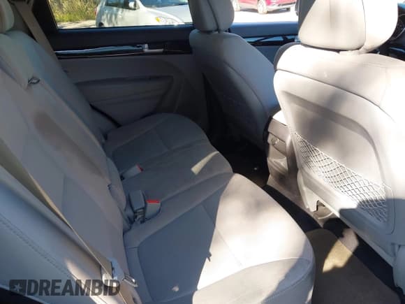 ✅ 2015 Kia Sorento LX • VIN: 5XYKT4A73FG636126 • Лот: 43618685. Опубликован ранее на IAAI с пробегом 203 413 миль. Бесплатный доступ к архиву аукционных продаж из США и подробный отчёт об истории автомобиля на DreamBid. Изображение 8.