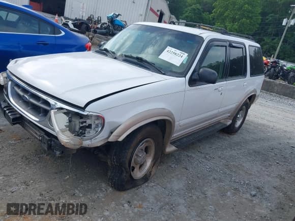 ✅ 2000 Ford Explorer Eddie Bauer • VIN: 1FMDU74E0YUB41056 • Lot: 42258224. Wystawiony na IAAI z przebiegiem 134 401 mil. Bezpłatny archiwum sprzedaży aukcyjnych z USA i szczegółowy raport historii pojazdu na DreamBid. Zdjęcie 2.