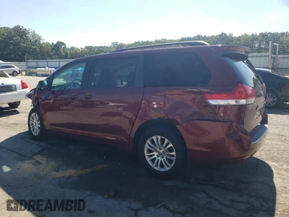 ✅ 2014 Toyota Sienna XLE • VIN: 5TDYK3DC8ES443133 • Lot: 84273065. Listed on Copart with 125,381 mi. Free auction sales archive from the USA and detailed vehicle history report at DreamBid. Image 2.