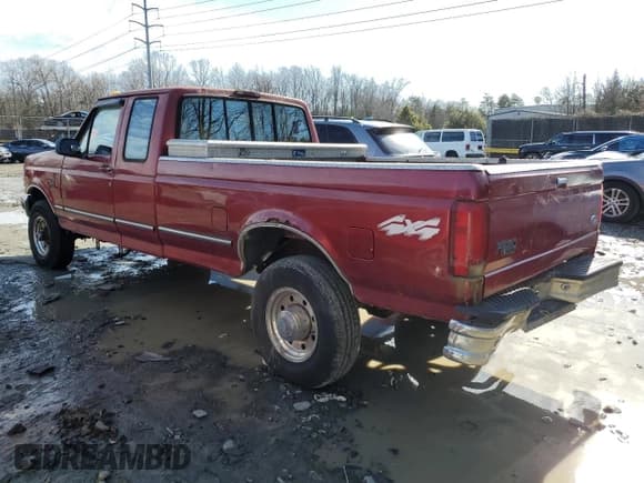 ✅ 1997 Ford F-250 • VIN: 1FTHX26H5VEB38568 • Lot: 44604535. Wystawiony na Copart z przebiegiem 302 998 mil. Bezpłatny archiwum sprzedaży aukcyjnych z USA i szczegółowy raport historii pojazdu na DreamBid. Zdjęcie 2.