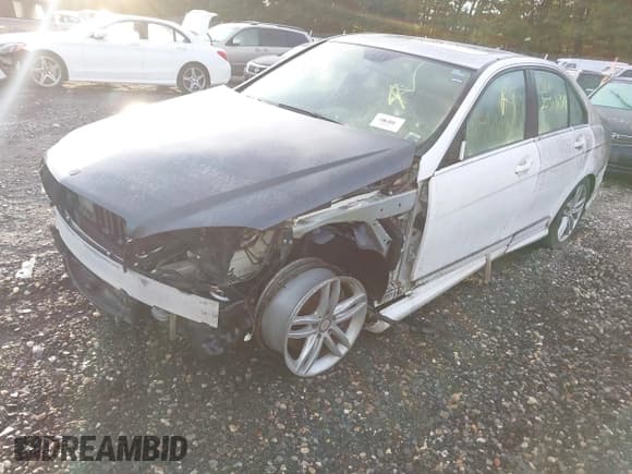 ✅ 2014 Mercedes-Benz C 300 Sport • VIN: WDDGF8AB6ER319830 • Lot: 43463831. Wystawiony na IAAI z przebiegiem Nie podano. Bezpłatny archiwum sprzedaży aukcyjnych z USA i szczegółowy raport historii pojazdu na DreamBid. Zdjęcie 2.