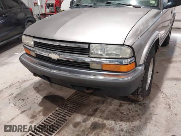 1998 Chevrolet Blazer LT with VIN 1GNDT13WXW2158977, listed as a IAAI auction lot 41710602 with 155,478 mi miles and . Bid and sale history available at DreamBid. Image 6.