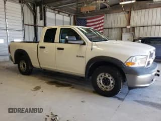 ✅ 2009 Dodge 1500 SLT • VIN: 1D3HV18P99S819772 • Lot: 47148484. Wystawiony na Copart z przebiegiem 121 965 mil. Bezpłatny archiwum sprzedaży aukcyjnych z USA i szczegółowy raport historii pojazdu na DreamBid. Zdjęcie 4.