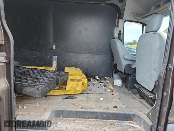 ✅ 2017 Ford Transit • VIN: 1FTYR2XV8HKA13794 • Lot: 61325715. Wystawiony na Copart z przebiegiem 68 126 mil. Bezpłatny archiwum sprzedaży aukcyjnych z USA i szczegółowy raport historii pojazdu na DreamBid. Zdjęcie 11.