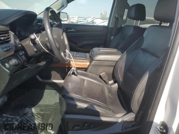 ✅ 2018 Chevrolet Suburban Premier • VIN: 1GNSCJKC9JR355511 • Lot: 75435744. Wystawiony na Copart z przebiegiem 79 192 mil. Bezpłatny archiwum sprzedaży aukcyjnych z USA i szczegółowy raport historii pojazdu na DreamBid. Zdjęcie 7.