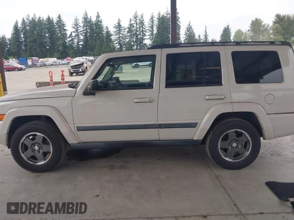 ✅ 2008 Jeep Commander Sport • VIN: 1J8HH48K08C220430 • Lot: 42999434. Wystawiony na IAAI z przebiegiem 142 041 mil. Bezpłatny archiwum sprzedaży aukcyjnych z USA i szczegółowy raport historii pojazdu na DreamBid. Zdjęcie 14.