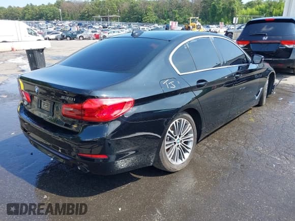 ✅ 2019 BMW 5 Series 530i xDrive • VIN: WBAJA7C51KWC77807 • Lot: 42695407. Listed on IAAI with 74,747 mi. Free auction sales archive from the USA and detailed vehicle history report at DreamBid. Image 4.
