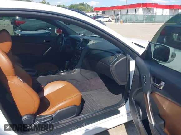 2015 Hyundai Genesis Coupe Ultimate with VIN KMHHU6KJXFU123222, listed as a IAAI auction lot 43086520 with 143,056 mi miles and . Bid and sale history available at DreamBid. Image 5.