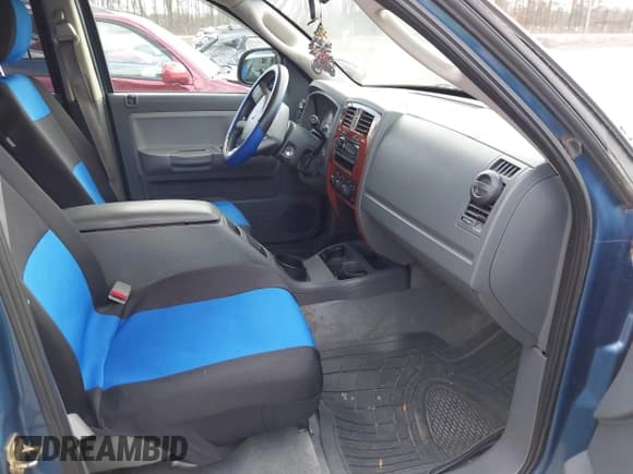 ✅ 2005 Dodge Dakota SLT • VIN: 1D7HW48N15S156395 • Lot: 43812112. Listed on IAAI with 197,234 mi. Free auction sales archive from the USA and detailed vehicle history report at DreamBid. Image 5.