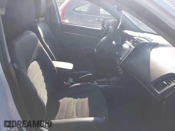 ✅ 2023 Mitsubishi Outlander ES • VIN: JA4ARUAU6PU016641 • Lot: 42657250. Wystawiony na IAAI z przebiegiem 41 484 mil. Bezpłatny archiwum sprzedaży aukcyjnych z USA i szczegółowy raport historii pojazdu na DreamBid. Zdjęcie 5.