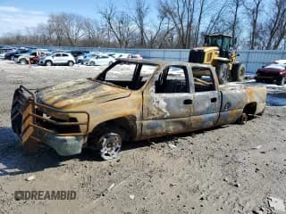 ✅ 2002 Chevrolet Silverado 2500HD LS • VIN: 1GCHK23G62F146890 • Лот: 48225525. Опубликован ранее на Copart с пробегом Не указан. Бесплатный доступ к архиву аукционных продаж из США и подробный отчёт об истории автомобиля на DreamBid. Изображение 1.