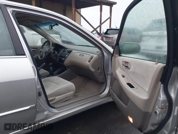 ✅ 1998 Honda Accord EX • VIN: 1HGCG5558WA158665 • Лот: 43859002. Опубликован ранее на IAAI с пробегом 272 472 миль. Бесплатный доступ к архиву аукционных продаж из США и подробный отчёт об истории автомобиля на DreamBid. Изображение 5.