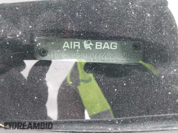 ✅ 1998 Lincoln Town Car Signature • VIN: 1LNFM82WXWY659028 • Lot: 42265774. Listed on IAAI with 164,400 mi. Free auction sales archive from the USA and detailed vehicle history report at DreamBid. Image 9.