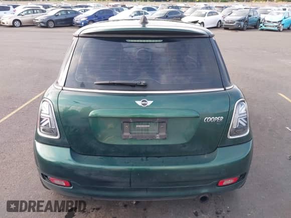 2011 MINI Hardtop with VIN WMWSU3C58BT091720, listed as a IAAI auction lot 42875190 with 60,918 mi miles and . Bid and sale history available at DreamBid. Image 16.