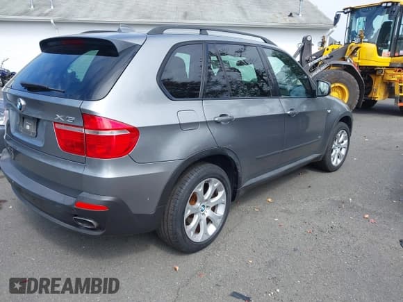 ✅ 2007 BMW X5 4.8i • VIN: 5UXFE83527LZ42057 • Лот: 43251415. Опубликован ранее на IAAI с пробегом 164 416 миль. Бесплатный доступ к архиву аукционных продаж из США и подробный отчёт об истории автомобиля на DreamBid. Изображение 4.