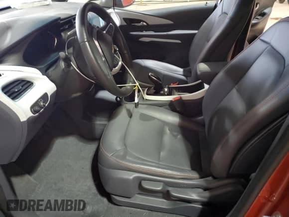 2021 Chevrolet Bolt EV Premier z VIN 1G1FZ6S0XM4103451, wystawiony jako Copart lot #45169834 z przebiegiem 12 363 mil mil oraz . Historia ofert i sprzedaży dostępna na DreamBid. Obrazek 7.