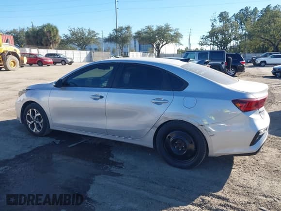 ✅ 2021 Kia Forte LXS • VIN: 3KPF24AD7ME294992 • Lot: 43819434. Wystawiony na IAAI z przebiegiem 171 562 mil. Bezpłatny archiwum sprzedaży aukcyjnych z USA i szczegółowy raport historii pojazdu na DreamBid. Zdjęcie 14.