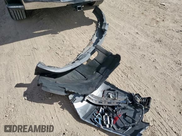 ✅ 2018 Chevrolet Silverado 1500 LT • VIN: 3GCPCREC9JG185398 • Lot: 65937215. Wystawiony na Copart z przebiegiem 91 661 mil. Bezpłatny archiwum sprzedaży aukcyjnych z USA i szczegółowy raport historii pojazdu na DreamBid. Zdjęcie 12.