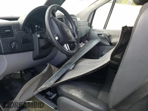 ✅ 2014 Mercedes-Benz Sprinter • VIN: WD3BE7DC8E5837543 • Лот: 63895324. Опубликован ранее на Copart с пробегом Не указан. Бесплатный доступ к архиву аукционных продаж из США и подробный отчёт об истории автомобиля на DreamBid. Изображение 7.