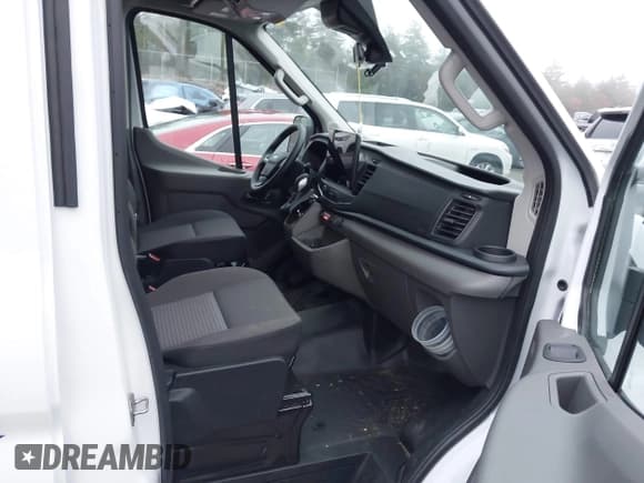 ✅ 2024 Ford Transit Passenger XL • VIN: 1FDAX2C85RKB51460 • Лот: 43599256. Опубликован ранее на IAAI с пробегом 4 797 миль. Бесплатный доступ к архиву аукционных продаж из США и подробный отчёт об истории автомобиля на DreamBid. Изображение 5.