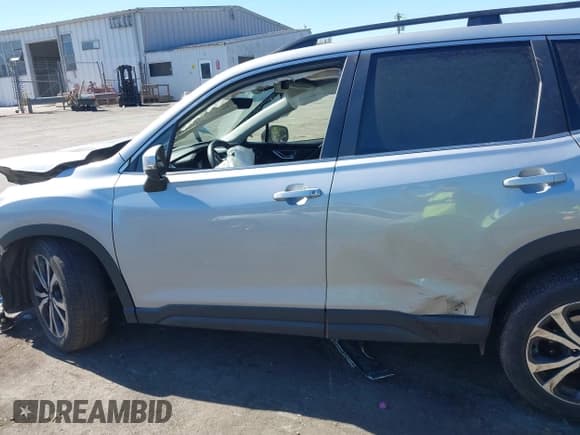 ✅ 2019 Subaru Forester Limited • VIN: JF2SKAUC6KH486560 • Lot: 43526732. Listed on IAAI with 63,879 mi. Free auction sales archive from the USA and detailed vehicle history report at DreamBid. Image 13.