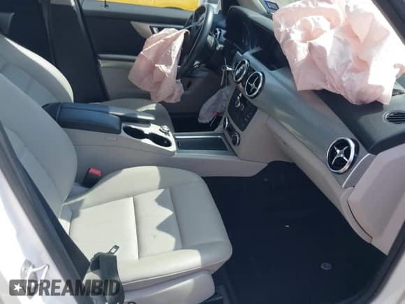 ✅ 2015 Mercedes-Benz GLK 350 • VIN: WDCGG8JB5FG338710 • Лот: 42882858. Опубликован ранее на IAAI с пробегом 118 520 миль. Бесплатный доступ к архиву аукционных продаж из США и подробный отчёт об истории автомобиля на DreamBid. Изображение 5.