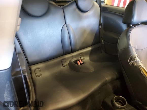 ✅ 2005 MINI Hardtop S • VIN: WMWRE33515TL14468 • Lot: 82288775. Listed on Copart with 147,844 mi. Free auction sales archive from the USA and detailed vehicle history report at DreamBid. Image 10.