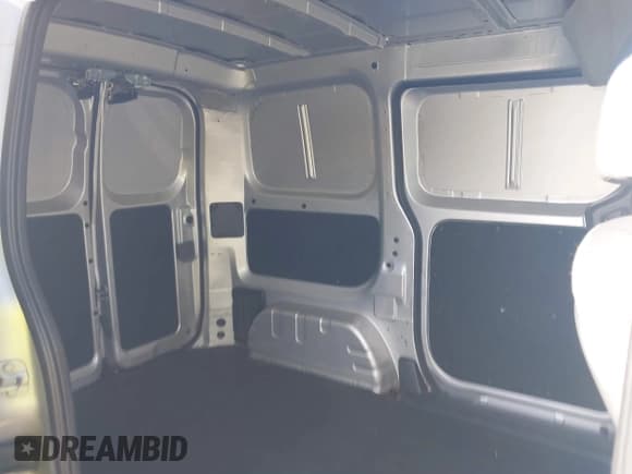 ✅ 2018 Nissan NV200 SV • VIN: 3N6CM0KN0JK700490 • Lot: 43640303. Wystawiony na IAAI z przebiegiem 136 740 mil. Bezpłatny archiwum sprzedaży aukcyjnych z USA i szczegółowy raport historii pojazdu na DreamBid. Zdjęcie 8.