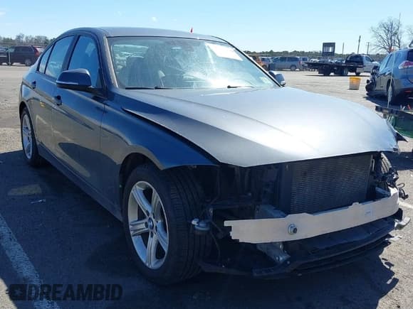 ✅ 2015 BMW 3 Series 320i xDrive • VIN: WBA3C3G55FNS73810 • Lot: 41822468. Wystawiony na IAAI z przebiegiem 76 779 mil. Bezpłatny archiwum sprzedaży aukcyjnych z USA i szczegółowy raport historii pojazdu na DreamBid. Zdjęcie 1.