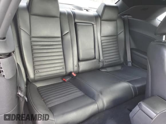 ✅ 2014 Dodge Challenger R/T Classic • VIN: 2C3CDYBT6EH115250 • Lot: 86962204. Wystawiony na Copart z przebiegiem 102 996 mil. Bezpłatny archiwum sprzedaży aukcyjnych z USA i szczegółowy raport historii pojazdu na DreamBid. Zdjęcie 10.