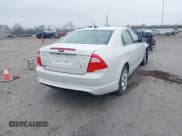 ✅ 2010 Ford Fusion SE • VIN: 3FAHP0HA1AR178700 • Lot: 43734481. Wystawiony na IAAI z przebiegiem 80 996 mil. Bezpłatny archiwum sprzedaży aukcyjnych z USA i szczegółowy raport historii pojazdu na DreamBid. Zdjęcie 4.