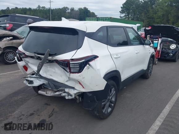 ✅ 2023 Kia Seltos LX • VIN: KNDEPCAA7P7435173 • Lot: 43433136. Listed on IAAI with 32,269 mi. Free auction sales archive from the USA and detailed vehicle history report at DreamBid. Image 4.