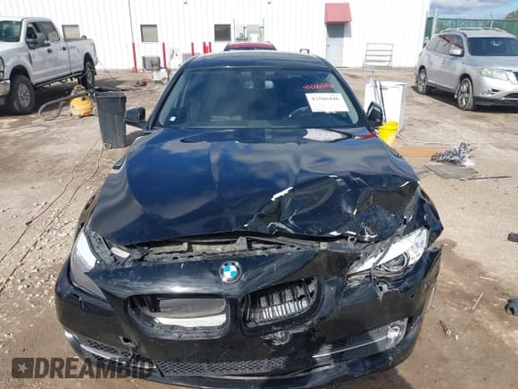 ✅ 2013 BMW 5 Series 528i xDrive • VIN: WBAXH5C5XDD111582 • Lot: 43566446. Listed on IAAI with 100,918 mi. Free auction sales archive from the USA and detailed vehicle history report at DreamBid. Image 12.