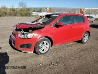 2012 Chevrolet Sonic LT z VIN 1G1JD6SB8C4201967, wystawiony jako Copart lot #56232015 z przebiegiem Nie podano mil oraz Szkoda całkowita • Salvage title. Historia ofert i sprzedaży dostępna na DreamBid. Obrazek 1.