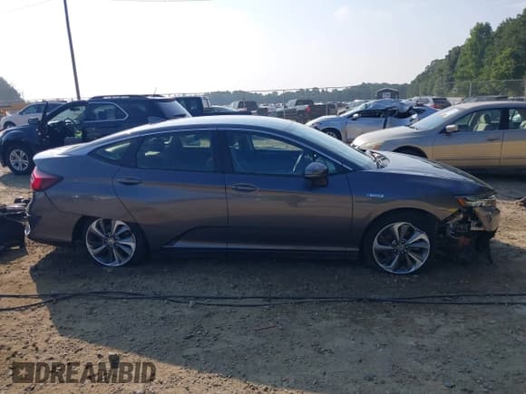 ✅ 2018 Honda Clarity • VIN: JHMZC5F13JC009205 • Lot: 42985550. Wystawiony na IAAI z przebiegiem 82 251 mil. Bezpłatny archiwum sprzedaży aukcyjnych z USA i szczegółowy raport historii pojazdu na DreamBid. Zdjęcie 14.