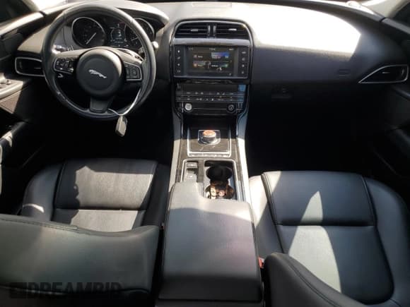 ✅ 2018 Jaguar XE 25t • VIN: SAJAS4FX5JCP19501 • Лот: 80640795. Опубликован ранее на Copart с пробегом 66 085 миль. Бесплатный доступ к архиву аукционных продаж из США и подробный отчёт об истории автомобиля на DreamBid. Изображение 8.