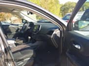 ✅ 2016 Jeep Cherokee Latitude • VIN: 1C4PJMCB9GW186984 • Lot: 43365100. Wystawiony na IAAI z przebiegiem 174 957 mil. Bezpłatny archiwum sprzedaży aukcyjnych z USA i szczegółowy raport historii pojazdu na DreamBid. Zdjęcie 5.