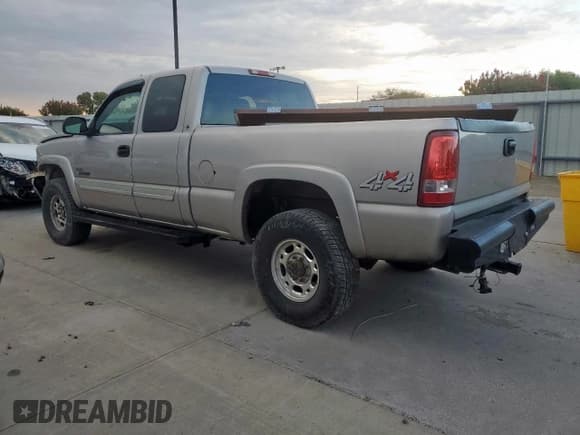 ✅ 2006 Chevrolet Silverado 2500HD LT2 • VIN: 1GCHK29D06E185922 • Лот: 81599505. Опубликован ранее на Copart с пробегом Не указан. Бесплатный доступ к архиву аукционных продаж из США и подробный отчёт об истории автомобиля на DreamBid. Изображение 2.
