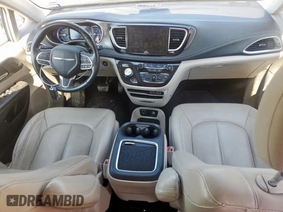 ✅ 2021 Chrysler Pacifica Hybrid Touring L • VIN: 2C4RC1L73MR594706 • Лот: 69829955. Опубликован ранее на Copart с пробегом 70 903 миль. Бесплатный доступ к архиву аукционных продаж из США и подробный отчёт об истории автомобиля на DreamBid. Изображение 8.