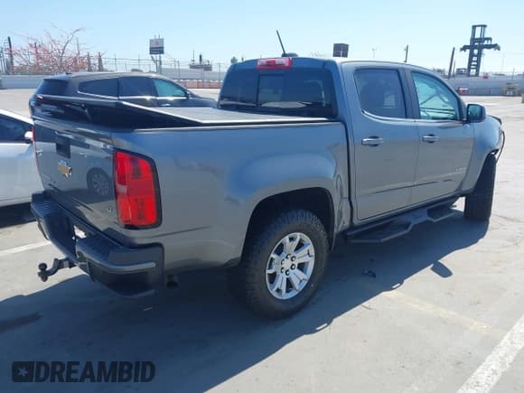 ✅ 2020 Chevrolet Colorado 2WD LT • VIN: 1GCGSCEN9L1242637 • Lot: 42203101. Wystawiony na IAAI z przebiegiem 53 050 mil. Bezpłatny archiwum sprzedaży aukcyjnych z USA i szczegółowy raport historii pojazdu na DreamBid. Zdjęcie 4.
