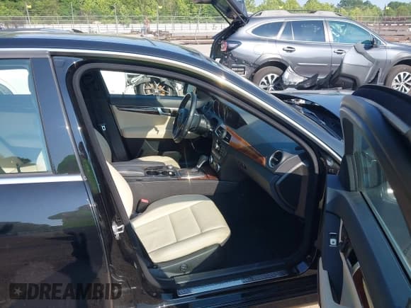 ✅ 2012 Mercedes-Benz C 300 Sport • VIN: WDDGF8BB3CR202198 • Lot: 42403379. Listed on IAAI with 137,621 mi. Free auction sales archive from the USA and detailed vehicle history report at DreamBid. Image 5.
