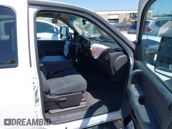 ✅ 2008 Chevrolet Silverado 2500HD 1LT • VIN: 1GCHC23618F132280 • Lot: 41981675. Wystawiony na IAAI z przebiegiem 164 487 mil. Bezpłatny archiwum sprzedaży aukcyjnych z USA i szczegółowy raport historii pojazdu na DreamBid. Zdjęcie 5.