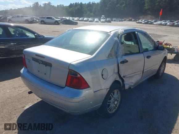 ✅ 2007 Ford Focus S • VIN: 1FAFP34N07W225593 • Lot: 42995906. Listed on IAAI with 183,970 mi. Free auction sales archive from the USA and detailed vehicle history report at DreamBid. Image 4.