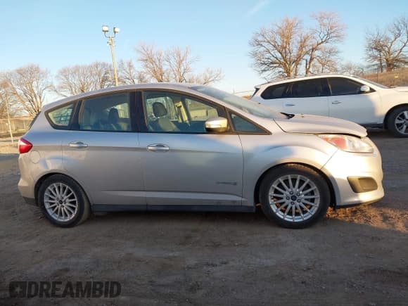 ✅ 2015 Ford C-Max SE • VIN: 1FADP5AU6FL120975 • Lot: 41417168. Wystawiony na IAAI z przebiegiem 101 112 mil. Bezpłatny archiwum sprzedaży aukcyjnych z USA i szczegółowy raport historii pojazdu na DreamBid. Zdjęcie 14.