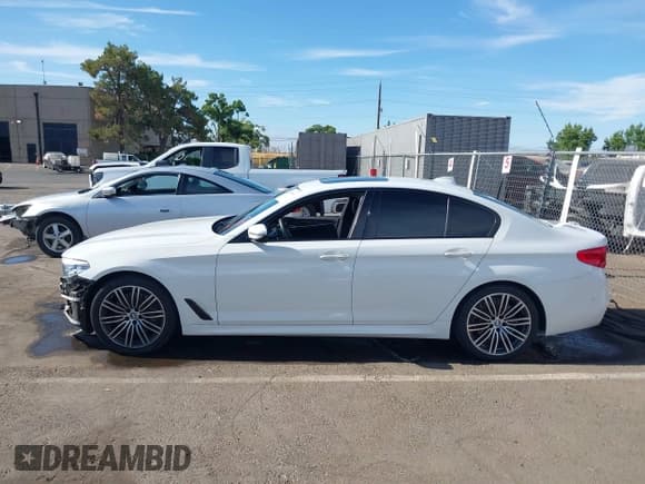 ✅ 2018 BMW 5 Series 540i • VIN: WBAJE5C50JWA92817 • Lot: 42808041. Listed on IAAI with 85,752 mi. Free auction sales archive from the USA and detailed vehicle history report at DreamBid. Image 15.